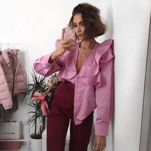 H&M pink cotton v-neck long sleeve blouse w/ ruffle detail on shoulders. Size 4